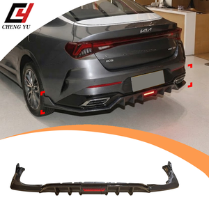 Spoiler Posteriore Sportivo a 3 Pezzi con Luce LED per <span class=keywords><strong>Kia</strong></span> K5 2020-2025, Nero Lucido Effetto Carbonio, Accessorio per Upgrade Aerodinamico Esterno - Product Image 1