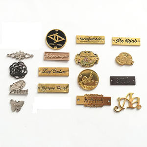 Özelleştirilmiş yüksek kaliteli giyim marka etiketleri kostüm donanım giysiler için kaplama çanta logosu Metal etiketler - Product Image 1