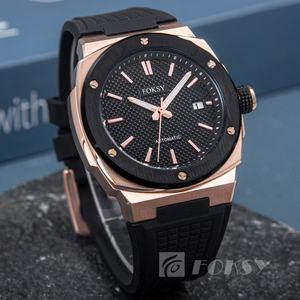 Montre mécanique automatique en acier inoxydable squelette personnalisé pour hommes, étui de luxe pour le sport, mouvement Seiko, logo en silicone et verre - Product Image 2