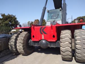 Venta Especial: Apilador Retráctil Usado de Segunda Mano, Maquinaria para Movimiento de Tierras KALMAR 45t - Product Image 6