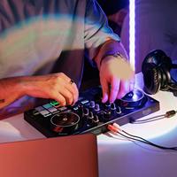 DJControl Inpulse 200 MK3, contrôleur DJ portable d'entrée de gamme, mini table de mixage DJ pour diffusion en direct, pour la maison, les fêtes, les bars, les débutants