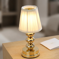 Lampe de chevet rechargeable dorée pour mariage avec abat-jour plissé, idéale pour hôtels et restaurants, lampe de table sans fil de luxe
