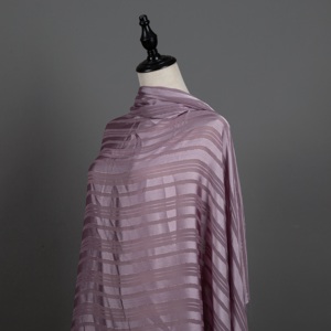 Tela de Chifón de Poliéster Transpirable con Jacquard Plateado, Elegante, Personalizada OEM, para Producción de Ropa Femenina - Product Image 2