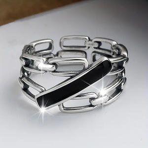 Anello Geometrico A109 in Onice Nero con Fissaggio a Tensione, Gioiello Unisex da Regalo - Product Image 5