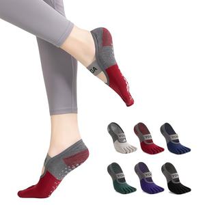 Chaussettes de yoga professionnelles à cinq doigts, couleur unie, antidérapantes, avec logo personnalisé positionné sous le pied, idéales pour le printemps - Product Image 1