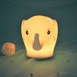 Grande lampe LED en caoutchouc animal en silicone en forme d'éléphant 2W Haut-parleur de plafond de nuit alimenté par ordinateur Machine à sons bruits blancs - Product Image 3
