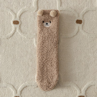 Vente en gros OEM Chaussettes brodées d'animaux heureux moelleux pour femmes pour l'automne Chaussettes tricotées jetables à longueur de cheville Bas de manchette