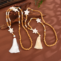 Collier long en perles de bois géométriques ethniques style bohème chic, pendentif à pompon fait main, cadeau pour femme, bijoux de boutique, vente en gros d'usine