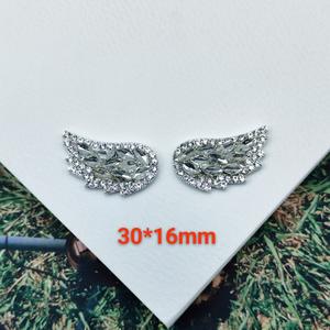 Lujo Red Rose Wing Miniatura Metal Phone Case Charms Diseñador Marca Logo Bolsa Decoración DIY Artesanía Hierro - Product Image 3