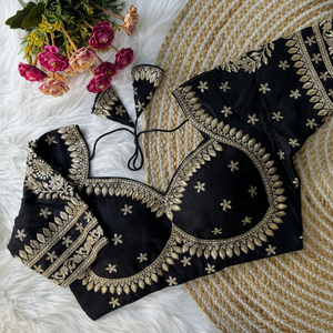 Blusa de Novia India Lista para Usar, Negra, de Diseño, en Seda Vichitra, con Trabajo de Lentejuelas Tradicional en la Espalda, Diseño de Letras, Blusa para Sari - Product Image 4