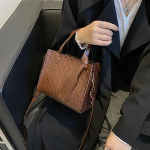 2024 PU cuir élégant charmant PU sac à bandoulière matelassé rabat sac à bandoulière chaîne en métal sac à bandoulière