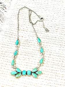 Collier en argent sterling fait main de haute qualité avec turquoise et buffle blanc de Kingman - Product Image 2