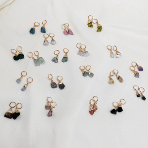 Ladies 'nhiều màu không thường xuyên Bông tai mặt dây chuyền thiết kế, đơn giản và thời trang, tinh thể tự nhiên, ánh sáng sang trọng Đồ trang sức quà tặng - Product Image 3
