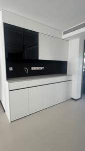 กรณีลูกค้าจริง ชุดเฟอร์นิเจอร์ครบชุดในห้องนั่งเล่น รวมถึงตู้โชว์กระจกและตู้เสื้อผ้าไม้ - Product Image 2