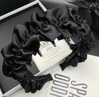 Schwarzes Satin-Haarband für Damen – Rutschfestes, hochwertiges Haarband mit Zähnen und Blumenmuster für Valentinstag und Abschlussfeier