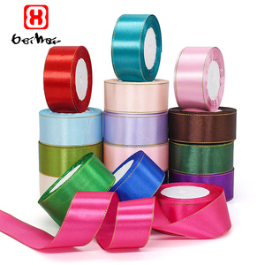 Grosir pita hadiah 100% poliester 38 mm warna Solid pita Satin wajah tunggal dengan potongan emas di kedua sisi hadiah Natal untuk - Product Image 2