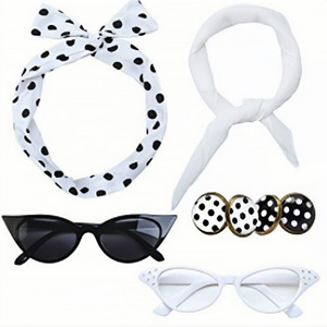 Accessoires pour <span class=keywords><strong>tenue</strong></span> féminine PESENAR : un ensemble de 6 pièces comprenant des lunettes, des boucles d'oreilles et des foulards en soie des années 1950 PESET314WT - Product Image 4