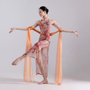 Falda larga de rendimiento de seda que fluye de estilo chino <span class=keywords><strong>Cheongsam</strong></span> sin mangas de baile clásico con abertura alta - Product Image 1