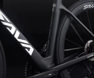 Bicicletta da Corsa in Fibra di Carbonio SAVA R08 CR-A7L Bici di Fascia Alta con Cavi Interni - Product Image 4