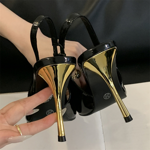 Sandales italiennes sur mesure pour femmes, à bout pointu, avec détails métalliques creux et pierres précieuses, élégantes, pour jeunes femmes, à talons hauts - Product Image 4