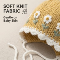 Gorro de Bebé Tejido a Mano de Primera Calidad con Diseño de Margaritas, Gorro Infantil Suave y Ajustable, Diseño Floral Único Hecho a Mano, Calidez en las Puntas de los Dedos
