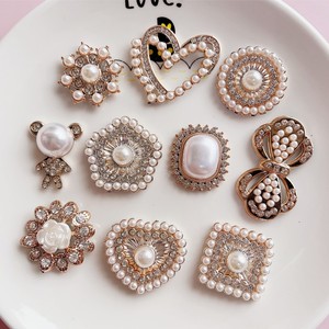 Breloques en résine DIY rétro, en forme de cœur, géométriques et carrées, ornées de perles, pour accessoires, coiffes, pinces à cheveux, coques de téléphone et boucles de chaussures - Product Image 1
