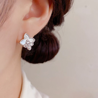 Boucles d'oreilles clous trèfle à quatre feuilles en coquillage Resoul pour femme, bijoux délicats avec fleurs, accessoires féminins