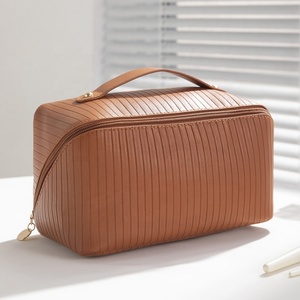 Thiết Kế Mới Du Lịch Phụ Nữ Trang Điểm Lưu Trữ Túi Lớn Mở PU Gối Xách Tay Túi Mỹ Phẩm Với Khoang Cho Phụ Nữ - Product Image 6