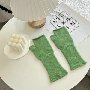 Guantes de punto de <span class=keywords><strong>medio</strong></span> Dedo de Color sólido Guantes de punto personalizados elásticos suaves <span class=keywords><strong>y</strong></span> cálidos Mitones para <span class=keywords><strong>hombres</strong></span> <span class=keywords><strong>y</strong></span> mujeres - Product Image 3