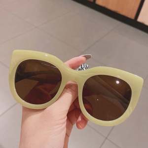 Gafas de Sol Redondas Estilo Ojo de Gato con Degradado Vintage de Moda 2022, Color Caramelo para Mujer - Product Image 5