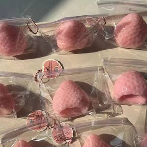 Juguetes Blandos de Fresa Taba para Exteriores - Regalo de Juguetes para Exteriores de Rebote Lento para Aliviar la Presión - Regalo para Apretar. - Product Image 3