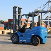 Chariot élévateur Liftron CPD35 pour les opérations de distribution et de manutention de stocks lourds en entrepôt