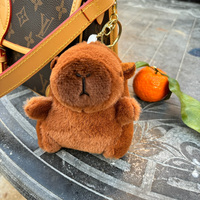 Porte-clés en peluche Capybara mignons avec tenues interchangeables, fourrure douce et moelleuse, idéaux comme pendentifs de sac et de jolis petits cadeaux de vacances