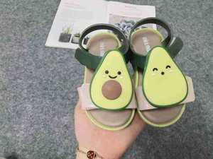 Sandales plates en PVC pour filles, motif fruits mignons, sandales pour enfants à semelle souple, sandales d'été pour enfants, sandales de créateur à motif fruits - Product Image 3