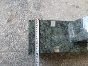 Design Unici per Lapidi in Granito Verde Oliva con Croce Intagliata, Monumento Verticale Stile Rumeno, Prezzi Convenienti per Lapidi Cimiteriali - Product Image 5