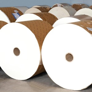 Rollo de Papel Offset para Uso de Oficina, Papel Especial con Revestimiento de una Cara, 50 g/m², Embalaje en Palet - Product Image 1