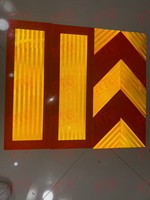 Autocollant réfléchissant micro-prismatique jaune et rouge à rayures, marqueur de sécurité Chevron, plaque réfléchissante pour camion, fabriqué par le fabricant