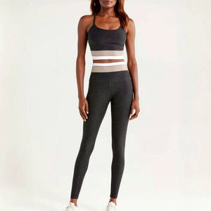 Ensemble de yoga 2 pièces pour femme, haute élasticité, dos nageur, réversible, design uni, débardeur court et short, écologique, respirant, sport - Product Image 1