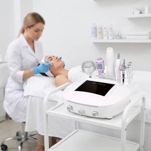 Machine faciale à microdermabrasion diamantée 6-en-1, lumière bio-photonique, marteau chaud et froid, élimination de l'acné, exfoliation de la peau, directement de l'usine - Product Image 1
