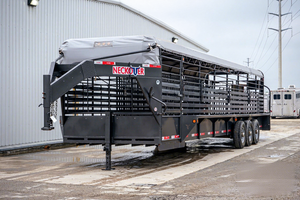 Remorque pour bétail de qualité supérieure, 14 pieds, trois essieux, 3500 kg de masse brute, avec portes centrales amovibles - Product Image 1