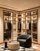 Dressing en L sur mesure, armoire de luxe avec porte vitrée, éclairage LED et îlot à bijoux pour projets de villas