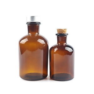 Boticario de boca pequeña 125ml 250 botella de almacenamiento de <span class=keywords><strong>Farmacia</strong></span> de laboratorio de vidrio ámbar con corcho - Product Image 1