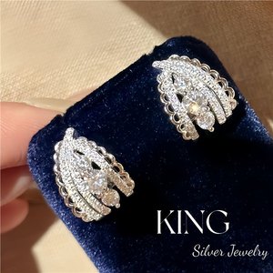 Boucles d'oreilles clous KING en argent sterling S925, motif chat géométrique, pour usage quotidien - Product Image 5