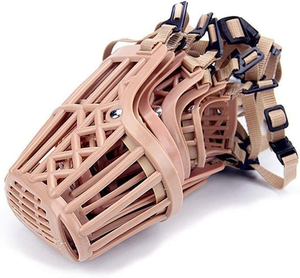 Máscara de malla transpirable ajustable de plástico de 7 tallas color piel para perros, antipinzamiento, cubre boca para mascotas - Product Image 1
