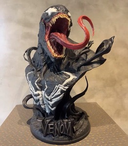 Statue buste grandeur nature <span class=keywords><strong>Marvel</strong></span> <span class=keywords><strong>Venom</strong></span> <span class=keywords><strong>1</strong></span>:<span class=keywords><strong>1</strong></span> avec base en résine et fibre de verre, représentant un tentacule symbionte à longue langue, figurine de film - Product Image 4