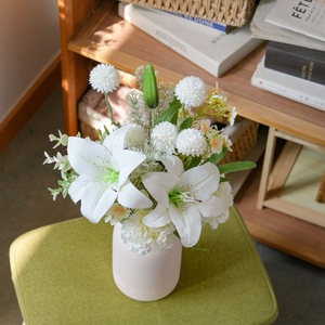CallaFloral Ramo de Lirios Artificiales Blancos de PVC Suave para Decoración de Bodas y Hogar CF01181A - Product Image 1