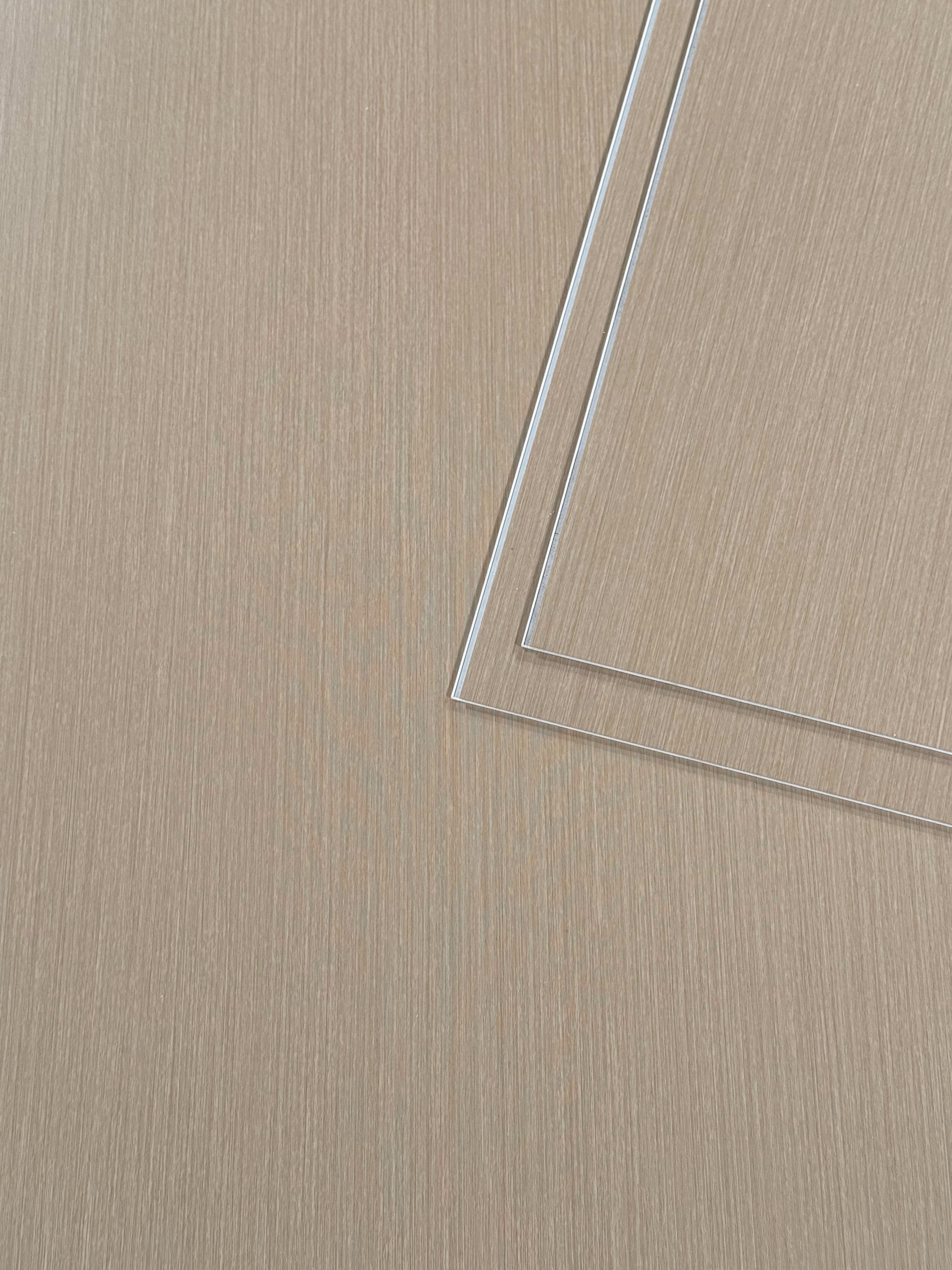 ไม้สีเบจอ่อน