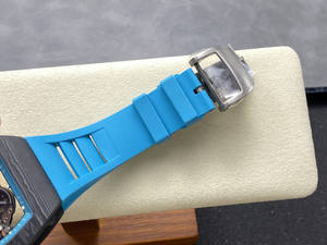 Chef-d'œuvre des âges : Nouvelle montre mécanique à mouvement squeletté, boîtier en fibre de carbone, Formule 1 au poignet - Product Image 5