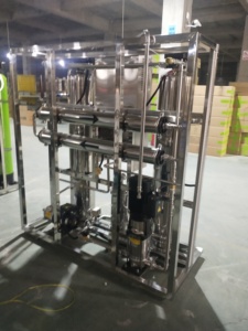 Système de traitement de l'eau par osmose inverse de haute qualité 0,5 t/h, contrôlé par PLC, avec moteur et boîte de vitesses - Product Image 2