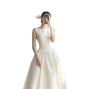 Abito da Sposa Semplice in Raso Leggero Nuovo Elegante Abito da Sera Bianco Snellente per Feste Laurea e Servizi Fotografici - Product Image 5